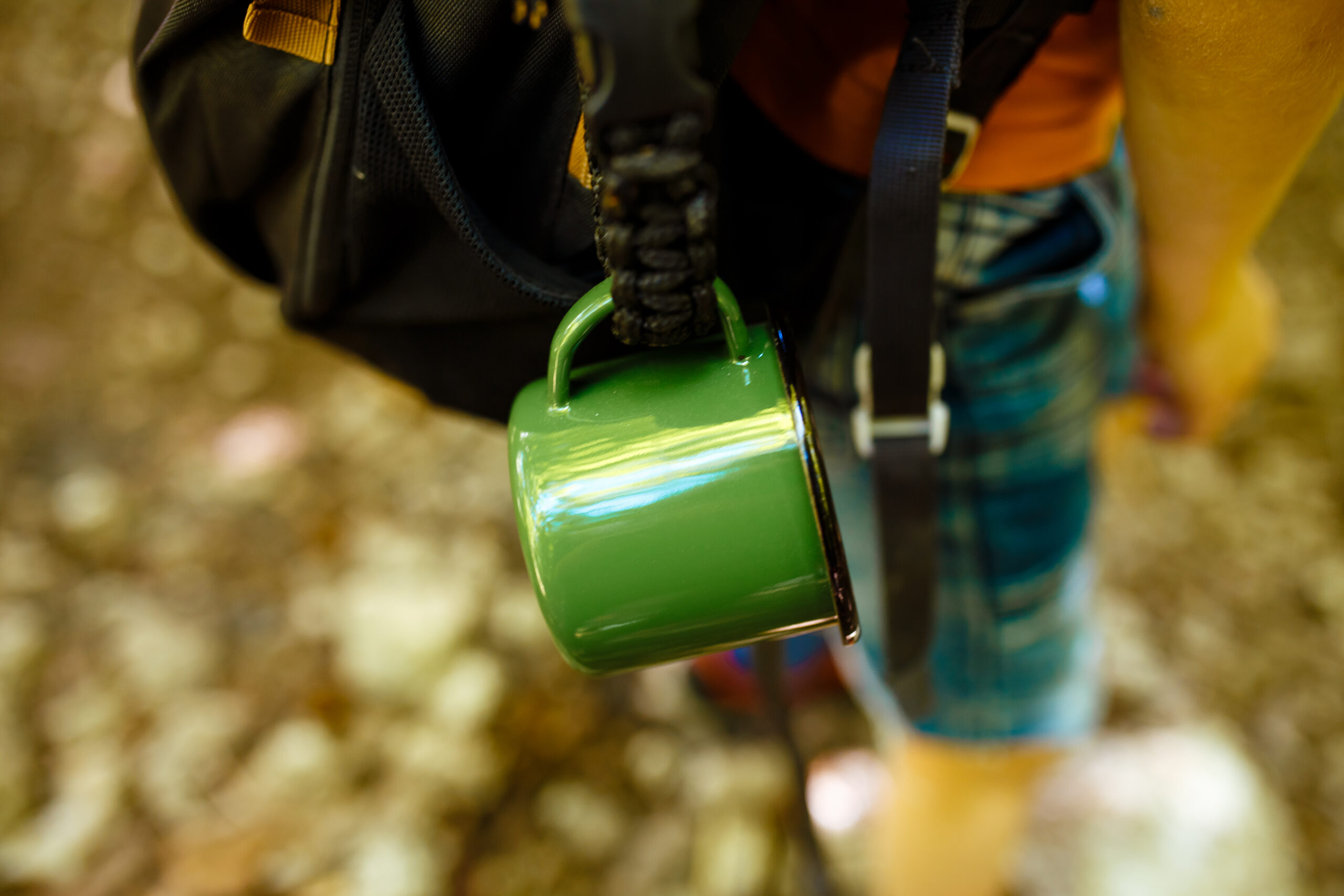 Kubek emaliowany na biwak, wycieczkę