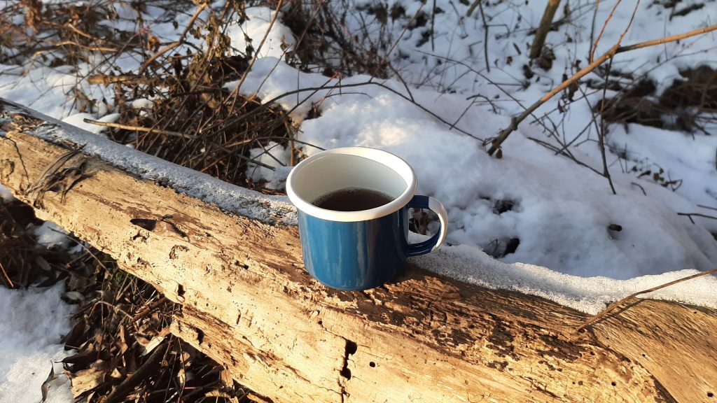 Kubek niebieski emalia plener