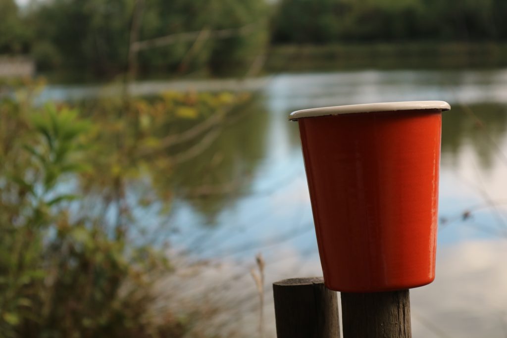 Kubek czerwony stożkowy emaliowany