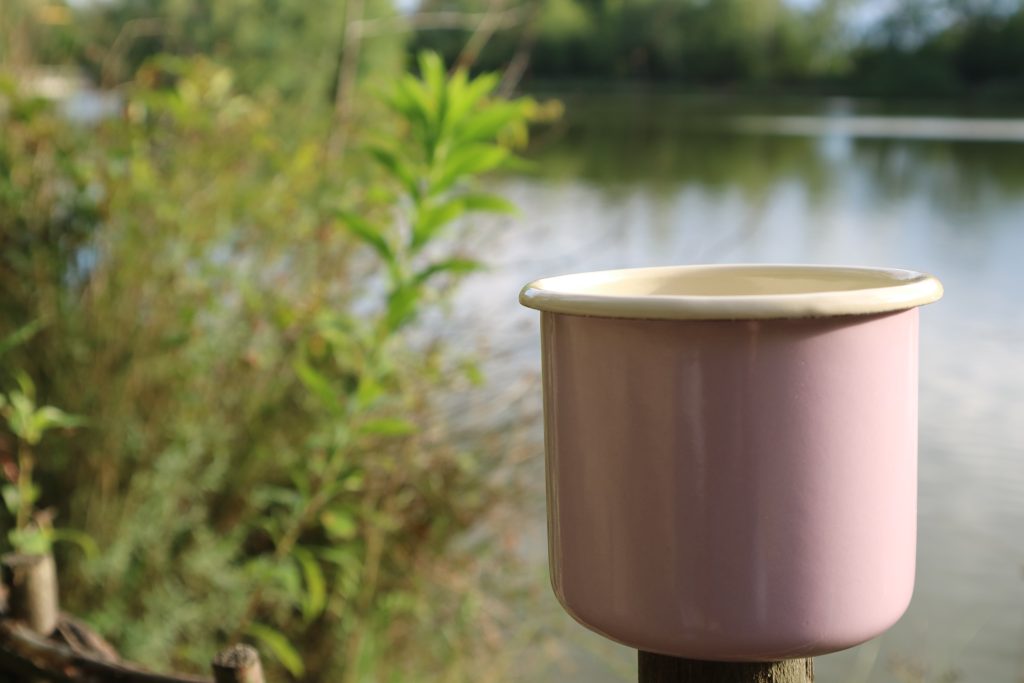 Kubek emaliowany Lovemalia liliowy staw