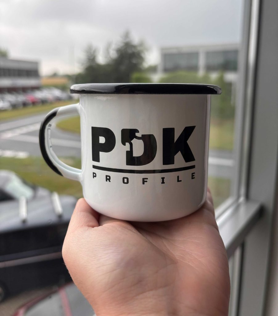 kubek emaliowany z logo PDK Profile